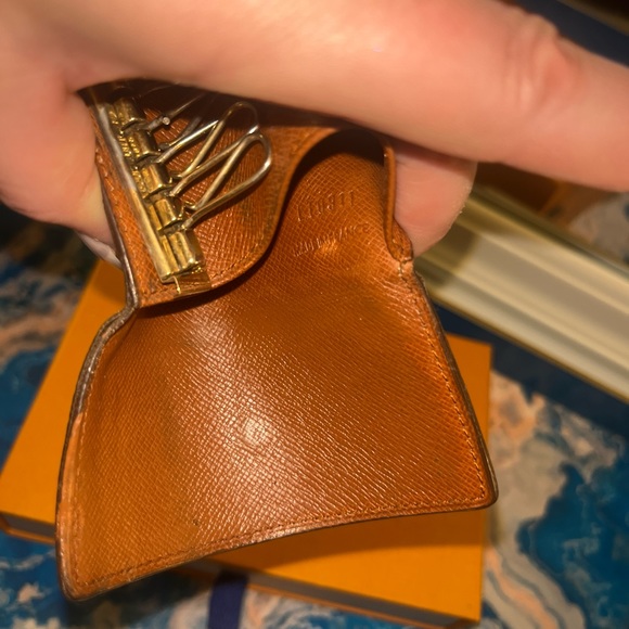 💎 Louis Vuitton monogram 6 key holder, authentic, pre-loved - Picture 10 of 12